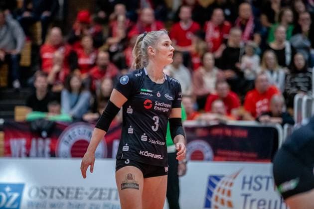 Außenangreiferin Hester Jasper (DSC). GER, Volleyball, Damen, DVV Pokal, Achtelfinale, 1. VC Stralsund - Dresdner SC, Saison 2023 2024, Diesterweghalle, Stralsund
