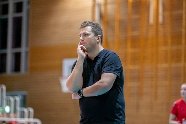Stralsunds Trainer Erik Prochnio GER, Volleyball, Damen, DVV Pokal, Achtelfinale, 1. VC Stralsund - Dresdner SC, Saison 2023 2024, Diesterweghalle, Stralsund