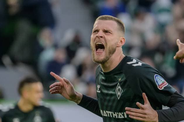GER, VFL Wolfsburg vs SV Werder Bremen 05.11.2023, Volkswagenarena, Wolfsburg, GER, VFL Wolfsburg vs SV Werder Bremen im Bild picture shows Torjubel Jubel mit Torschuetzen Marvin Ducksch (SV Werder Bremen 07); nach dem Tor zum 0:1