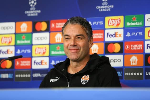 Fußball Herren Saison 2023-2024 UEFA Champions League I 4. Spieltag Pressekonferenz I Schachtar Donezk 06.11.2023 Marino Pusic (Trainer, Schachtar Donezk) lächelt. Hamburg Volksparkstadion Hamburg Deutschland Copyright: xLobecax xHenningxRohlfsx