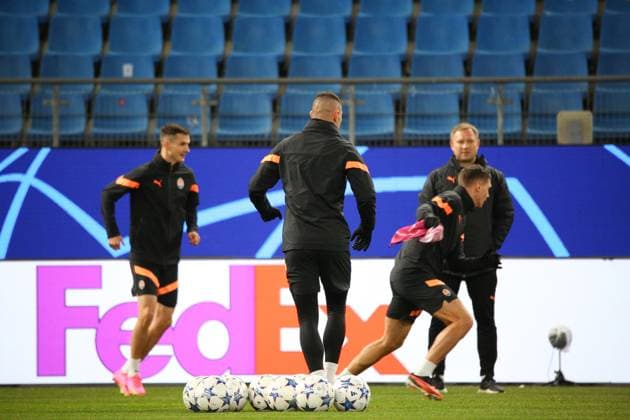 Fußball Herren Saison 2023-2024 UEFA Champions League I 4. Spieltag Training im Volksparkstadion I Schachtar Donezk 06.11.2023 Die Spieler von Schachtar Donezk machen sich warm. Hamburg Volksparkstadion Hamburg Deutschland Copyright: xLobecax xHenningxRohlfsx