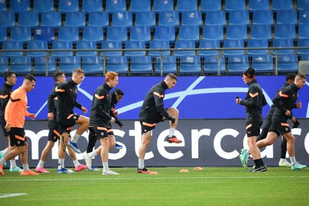 Fußball Herren Saison 2023-2024 UEFA Champions League I 4. Spieltag Training im Volksparkstadion I Schachtar Donezk 06.11.2023 Schachtar Donezk läuft sich im Volksparkstadion warm. Hamburg Volksparkstadion Hamburg Deutschland Copyright: xLobecax xHenningxRohlfsx