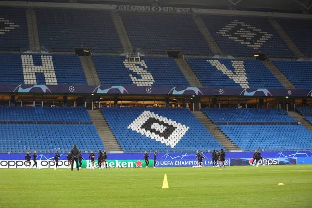 Fußball Herren Saison 2023-2024 UEFA Champions League I 4. Spieltag Training im Volksparkstadion I Schachtar Donezk 06.11.2023 Die Spieler vom Schachtar Donezk machen sich vor den Rängen des HSV-Stadions warm. Hamburg Volksparkstadion Hamburg Deutschland Copyright: xLobecax xHenningxRohlfsx