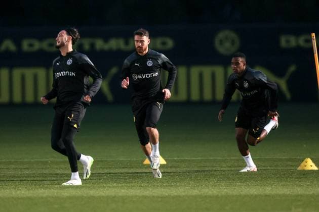 06.11.2023, Fussball, Saison 2023 2024, UCL, UEFA Champions League, Gruppenphase, 4. Spieltag, Abschlusstraining Borussia Dortmund, v. l. Ramy Bensebaini (Borussia Dortmund), Salih Özcan (Borussia Dortmund), Youssoufa Moukoko (Borussia Dortmund), Dortmund Signal Iduna Park NRW Deutschland xRHR-FOTO DEx Copyright: DennisxEwert RHR-FOTOx RHR-FOTO DE