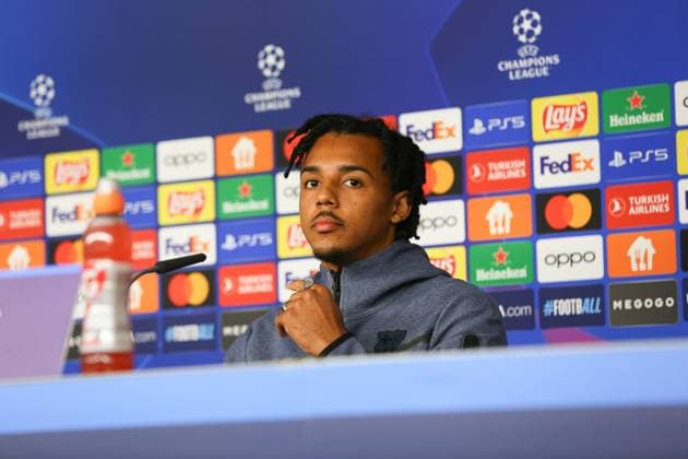 Fußball Herren Saison 2023-2024 UEFA Champions League I 4. Spieltag Pressekonferenz I FC Barcelona, Barca 06.11.2023 Jules Kounde (23, FC Barcelona) im Fokus. Hamburg Volksparkstadion Hamburg Deutschland Copyright: xLobecax xHenningxRohlfsx