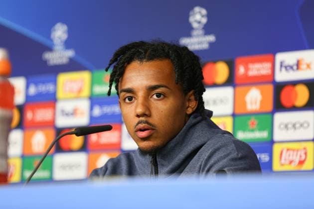 Fußball Herren Saison 2023-2024 UEFA Champions League I 4. Spieltag Pressekonferenz I FC Barcelona, Barca 06.11.2023 Jules Kounde (23, FC Barcelona) spricht. Hamburg Volksparkstadion Hamburg Deutschland Copyright: xLobecax xHenningxRohlfsx