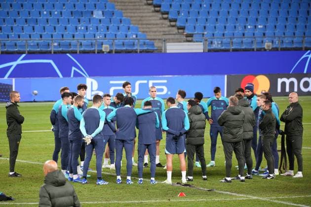 Fußball Herren Saison 2023-2024 UEFA Champions League I 4. Spieltag Training im Volksparkstadion I FC Barcelona, Barca 06.11.2023 FC Barcelona bei der Ansprache im Volksparkstadion. Hamburg Volksparkstadion Hamburg Deutschland Copyright: xLobecax xHenningxRohlfsx