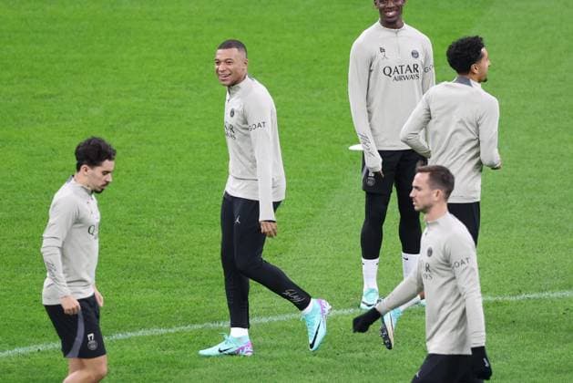 UEFA ENTRAINEMENT DU PSG PHOTOPQR LE PARISIEN Le Parisien Arnaud Journois ; MILAN ; 06 11 2023 ; FOOTBALL , LIGUE DES CHAMPIONS UEFA , PHASE DE GROUPES 4E JOURNEE , 06 11 2023 , MILAN ( ITALIE ) STADE GIUSEPPE MEAZZA SAN SIRO MILAN AC - PARIS SG KYLIAN MBAPPE PHOTO LE PARISIEN ARNAUD JOURNOIS nov 6th 2023. PSG a day before UEFA league match against -Milan -ac MILAN 75 France  Copyright: xPHOTOPQR LExPARISIEN MAXPPPxLexParisienx xArnaudxJournoisx 20231106LPA0356 20231106LPA0356