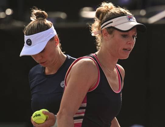 2023 WTA, Tennis Damen Finals - Final Doubles CANCUN, MEXICO - NOVEMBER 6 Laura Siegemund (R) of Germany and Vera Zvonareva (L) vs. Nicole Melichar-Martinez of the USA and Ellen Perez of Australia during the final of GNP Seguros WTA Finals Cancun 2023, part of the Hologic WTA Tour, on November 6, 2023, in Cancun, Quintana Roo, Mexico. Cancun Mexico  Copyright: xArturxWidakx originalFilename:widak-2023wtaf231106_npl7p.jpg