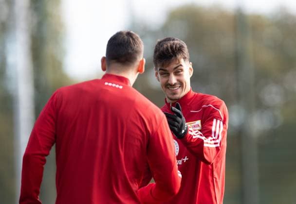 Fussball, Herren, Saison 2023 2024, Champions League, Training des 1. FC Union Berlin am Stadion An der Alten Försterei am Tag vor dem Spiel gegen die SSC Neapel, v. l. Rani Khedira (1. FC Union Berlin), Diogo Leite (1. FC Union Berlin), 07.11. 2023, Copyright: xSebastianxRäppold MatthiasxKochx