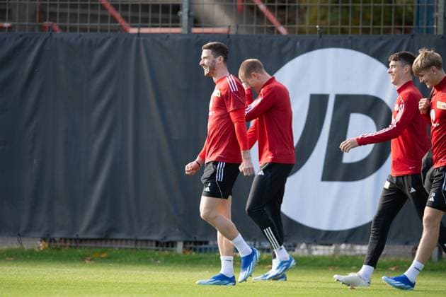 Fussball, Herren, Saison 2023 2024, Champions League, Training des 1. FC Union Berlin am Stadion An der Alten Försterei am Tag vor dem Spiel gegen die SSC Neapel, v. l. Robin Gosens (1. FC Union Berlin), Kevin Behrens (1. FC Union Berlin), Janik Haberer (1. FC Union Berlin), Aljoscha Kemlein (1. FC Union Berlin), 07.11. 2023, Copyright: xSebastianxRäppold MatthiasxKochx