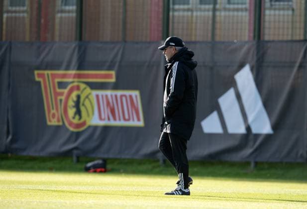 Fussball, Herren, Saison 2023 2024, Champions League, Training des 1. FC Union Berlin am Stadion An der Alten Försterei am Tag vor dem Spiel gegen die SSC Neapel, Trainer Urs Fischer (1. FC Union Berlin), 07.11. 2023, Copyright: xSebastianxRäppold MatthiasxKochx