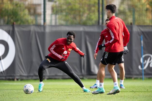 Fussball, Herren, Saison 2023 2024, Champions League, Training des 1. FC Union Berlin am Stadion An der Alten Försterei am Tag vor dem Spiel gegen die SSC Neapel, v. l. David Datro Fofana (1. FC Union Berlin), Diogo Leite (1. FC Union Berlin), 07.11. 2023, Copyright: xSebastianxRäppold MatthiasxKochx