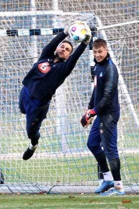Sport Bilder des Tages DEU, DFL, 2. FBL Hertha BSC, Training, 07.11.2023, Sportforum, Berlin, DEU, DFL, 2. FBL Hertha BSC, Training, im Bild Marius Gersbeck (Hertha BSC Berlin 35), Tjark Ernst (Hertha BSC Berlin 12), DFL - regulations prohibit any use of Photographs as image sequences and or quasi-video Foto: Juergen Engler nordphoto GmbH