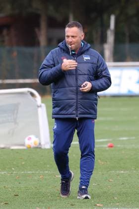 DEU, DFL, 2. FBL Hertha BSC, Training, 07.11.2023, Sportforum, Berlin, DEU, DFL, 2. FBL Hertha BSC, Training, im Bild Cheftrainer Pal Dardai (Hertha BSC Berlin) DFL - regulations prohibit any use of Photographs as image sequences and or quasi-video Foto: Juergen Engler nordphoto GmbH