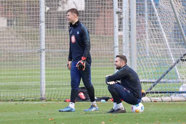 DEU, DFL, 2. FBL Hertha BSC, Training, 07.11.2023, Sportforum, Berlin, DEU, DFL, 2. FBL Hertha BSC, Training, im Bild Tjark Ernst (Hertha BSC Berlin 12), Marius Gersbeck (Hertha BSC Berlin 35) DFL - regulations prohibit any use of Photographs as image sequences and or quasi-video Foto: Juergen Engler nordphoto GmbH