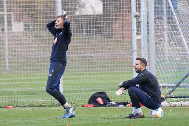 DEU, DFL, 2. FBL Hertha BSC, Training, 07.11.2023, Sportforum, Berlin, DEU, DFL, 2. FBL Hertha BSC, Training, im Bild Tjark Ernst (Hertha BSC Berlin 12), Marius Gersbeck (Hertha BSC Berlin 35) DFL - regulations prohibit any use of Photographs as image sequences and or quasi-video Foto: Juergen Engler nordphoto GmbH