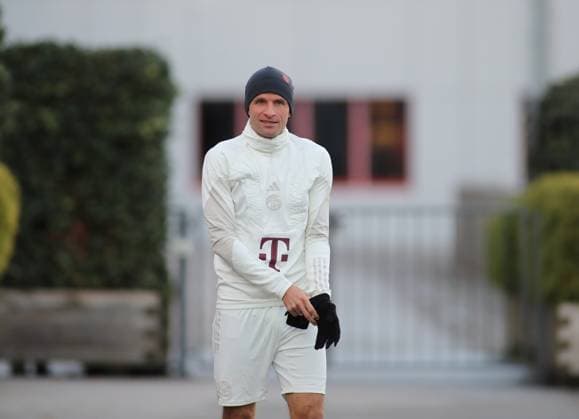München, Deutschland 07. November 2023: Fussball, Herren, Saison 2023 2024, FC Bayern München, Säbener Strasse, Trainingsgelände, Training, Abschlusstraining, Champions League Thomas Müller, Mueller (FC Bayern München) Kopf, Oberkörper auf dem Weg zum Trainingsplatz