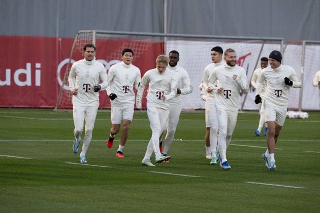 Leon Goretzka 8 (FC Bayern Muenchen), Frans Kraetzig 41 (FC Bayern Muenchen), Minjae Kim 3 (FC Bayern Muenchen), Dayot Upamecano 2 (FC Bayern Muenchen), Konrad Laimer 27 (FC Bayern Muenchen), Thomas Mueller 25 (FC Bayern Muenchen) beim Warmlaufen, haben Spass, FC Bayern Muenchen, Offizielles Abschlusstraining vor dem UEFA Champions League-Spiel 4. Spieltag, gegen Galatasaray Istanbul, Saison 2023 2024 an der Saebener Strasse. 07.11.2023 DFB regulations prohibit any use of photographs as image sequences and or quasi-video Muenchen Bayern Deutschland