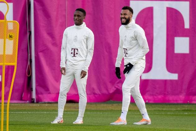 Bouna Sarr 20 (FC Bayern Muenchen), Eric Maxim Choupo-Moting 13 (FC Bayern Muenchen) hat Spass, FC Bayern Muenchen, Offizielles Abschlusstraining vor dem UEFA Champions League-Spiel 4. Spieltag, gegen Galatasaray Istanbul, Saison 2023 2024 an der Saebener Strasse. 07.11.2023 DFB regulations prohibit any use of photographs as image sequences and or quasi-video Muenchen Bayern Deutschland