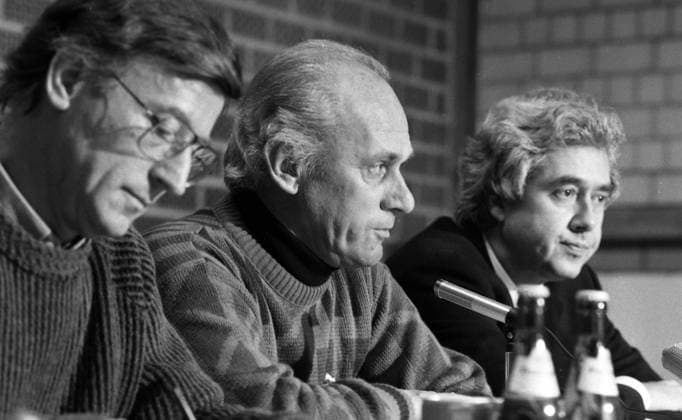 14.12.85 VfB Stuttgart - FC Bayern München Deutschland, Stuttgart, 14.12.1985, Fussball, Bundesliga, VfB Stuttgart - FC Bayern München (0:0): v.l. Udo Lattek (Trainer FC Bayern München), Fritz Scherer (Präsident FC Bayern München). *** 14 12 85 VfB Stuttgart FC Bayern Munich Germany, Stuttgart, 14 12 1985, Football, Bundesliga, VfB Stuttgart FC Bayern Munich 0 0 v l Udo Lattek Coach FC Bayern Munich , Fritz Scherer President FC Bayern Munich