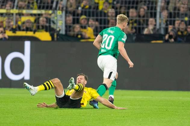 UEFA Champions League, Borussia Dortmund - Newcastle United, 7.11.2023 Lewis Hall (Newcastle United, 20) foult Niclas Fuellkrug (Borussia Dortmund, 14)UEFA Champions League, Borussia Dortmund - Newcastle United, Vorrunde 4. Spieltag, am 7.11.2023, Signal Iduna Park, Dortmund UEFA regulations prohibit any use of photographs as image sequences and or quasi-video Copyright: xBEAUTIFULxSPORTS Meuselx