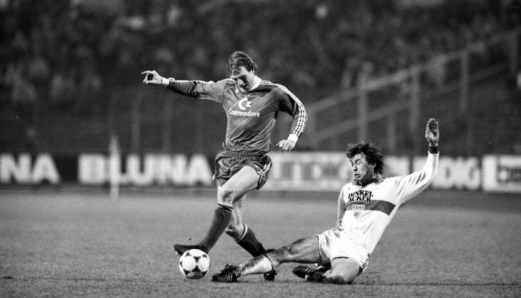 14.12.85 VfB Stuttgart - FC Bayern München Deutschland, Stuttgart, 14.12.1985, Fussball, Bundesliga, VfB Stuttgart - FC Bayern München (0:0): v.l. Holger Willmer (FC Bayern München), Karl Allgöwer (VfB Stuttgart). *** 14 12 85 VfB Stuttgart FC Bayern München Germany, Stuttgart, 14 12 1985, Football, Bundesliga, VfB Stuttgart FC Bayern München 0 0 v l Holger Willmer FC Bayern München , Karl Allgöwer VfB Stuttgart