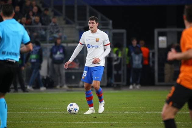 Fußball Herren Saison 2023-2024 UEFA Champions League I 4. Spieltag Schachtar Donezk - FC Barcelona, Barca 07.11.2023 Andreas Christensen (15, FC Barcelona) am Ball. Hamburg Volksparkstadion Hamburg Deutschland Copyright: xLobecax xHenningxRohlfsx