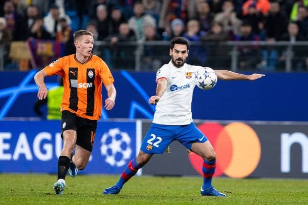 Champions League: FC Shakhtar Donetsk - FC Barcelona, Barca 07.11.2023 Danylo Sikan (FC Shakhtar Donetsk, 14), Ilkay Guendogan (FC Barcelona, 22) im Zweikampf Champions League: FC Shakhtar Donetsk - FC Barcelona, Volksparkstadion, Hamburg, 07.11.2023 Copyright: xBEAUTIFULxSPORTS Buriakovx