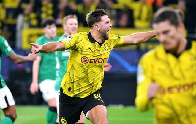 Fussball, Champions League, Deutschland, Herren, Saison 2023 2024, 4. Spieltag, Signal Iduna Park Dortmund: Bor. Dortmund - Newcastle United; Jubel Niclas Füllkrug (BVB) nach seinem Tor zum 1:0. Jubel, Freude, Aktion. UEFA REGULATIONS PROHIBIT ANY USE OF PHOTOGRAPHS AS IMAGE SEQUENCES AND OR QUASI-VIDEO