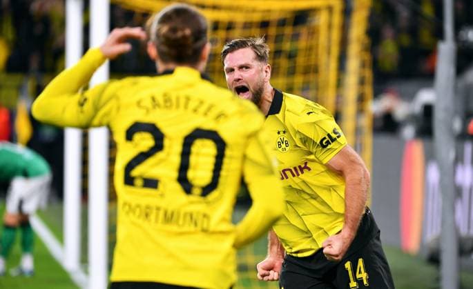 Fussball, Champions League, Deutschland, Herren, Saison 2023 2024, 4. Spieltag, Signal Iduna Park Dortmund: Bor. Dortmund - Newcastle United; Jubel Niclas Füllkrug (BVB) nach seinem Tor zum 1:0. Jubel, Freude, Aktion. UEFA REGULATIONS PROHIBIT ANY USE OF PHOTOGRAPHS AS IMAGE SEQUENCES AND OR QUASI-VIDEO