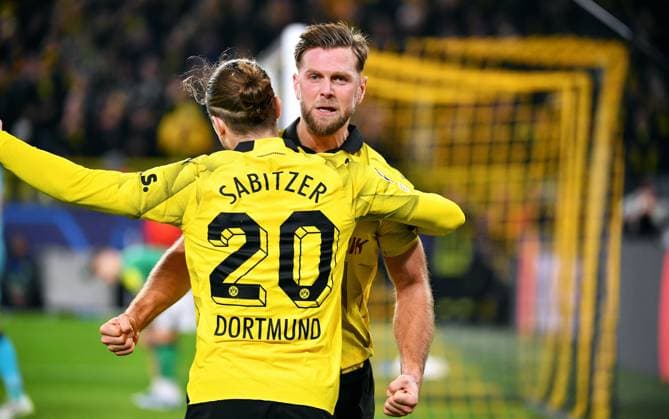 Sport Themen der Woche KW45 Sport Bilder des Tages Fussball, Champions League, Deutschland, Herren, Saison 2023 2024, 4. Spieltag, Signal Iduna Park Dortmund: Bor. Dortmund - Newcastle United; Jubel Niclas Füllkrug (BVB) nach seinem Tor zum 1:0. Jubel, Freude, Aktion. UEFA REGULATIONS PROHIBIT ANY USE OF PHOTOGRAPHS AS IMAGE SEQUENCES AND OR QUASI-VIDEO *** Football, Champions League, Germany, Men, Season 2023 2024, Matchday 4, Signal Iduna Park Dortmund Bor Dortmund Newcastle United Cheers Niclas Füllkrug BVB after his goal for 1 0 Cheers, joy, action UEFA REGULATIONS PROHIBIT ANY USE OF PHOTOGRAPHS AS IMAGE SEQUENCES AND OR QUASI VIDEO