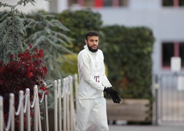 München, Deutschland 07. November 2023: Fussball, Herren, Saison 2023 2024, FC Bayern München, Säbener Strasse, Trainingsgelände, Training, Abschlusstraining, Champions League Noussair Mazraoui (FC Bayern München) Kopf, Oberkörper, auf dem Weg zum Trainingsplatz