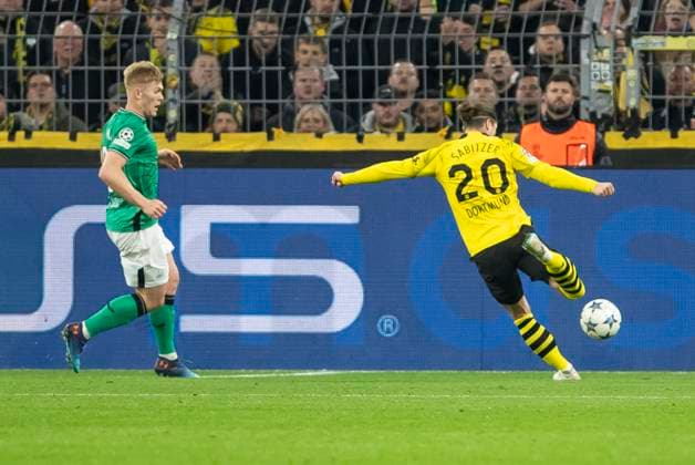 UEFA Champions League, Borussia Dortmund - Newcastle United, 7.11.2023 Marcel Sabitzer (Borussia Dortmund, 20) bereitet das Tor zum 1:0 vor. UEFA Champions League, Borussia Dortmund - Newcastle United, Vorrunde 4. Spieltag, am 7.11.2023, Signal Iduna Park, Dortmund UEFA regulations prohibit any use of photographs as image sequences and or quasi-video Copyright: xBEAUTIFULxSPORTS Meuselx