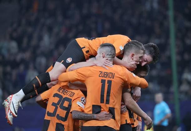 1-0 durch Danylo Sikan (FC Shakhtar Donetsk) Jubel Fussball, UEFA Champions League, Gruppenphase, Saison 2023-2024, Herren, UCL, Men, Volksparkstadion, FC Shakhtar Schachtar Donezk (UKR) gegen FC Barcelona, Barca