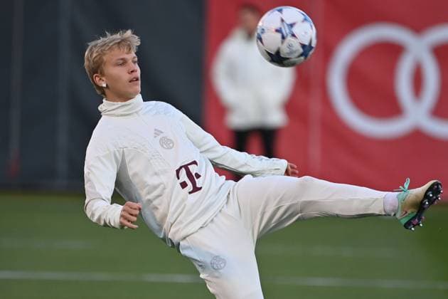 Frans KRAETZIG (Bayern Muenchen) am Ball, Aktion,Einzelbild,angeschnittenes Einzelmotiv,Halbfigur,halbe Figur. Fussball Champions League Gruppenphase 4.Spieltag FC Bayern Muenchen-Galatasaray Istanbul ABSCHLUSSTRAINING am 07.11.2023,