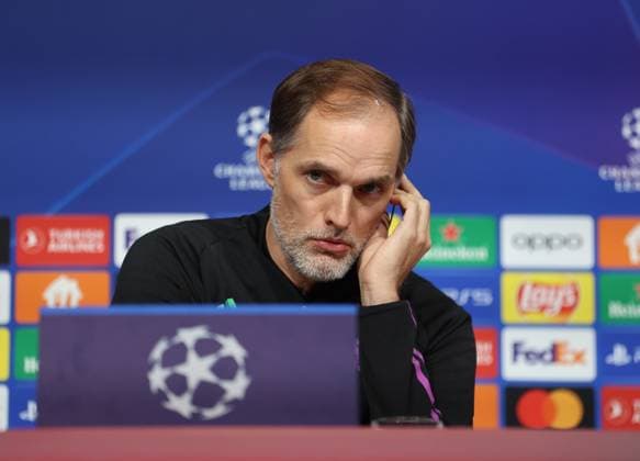 München, Deutschland 07. November 2023: Fussball, Herren, Saison 2023 2024, FC Bayern München, Internationale Pressekonferenz, Allianz Arena Thomas Tuchel, Trainer (FC Bayern München) Kopf, Portrait, Hand am Ohr