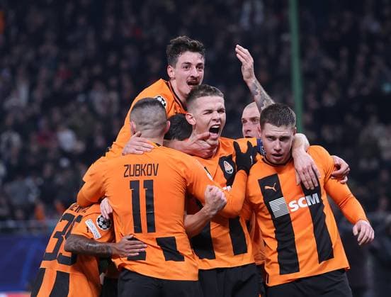 1-0 durch Danylo Sikan (FC Shakhtar Donetsk), Jubel Fussball, UEFA Champions League, Gruppenphase, Saison 2023-2024, Herren, UCL, Men, Volksparkstadion, FC Shakhtar Schachtar Donezk (UKR) gegen FC Barcelona, Barca