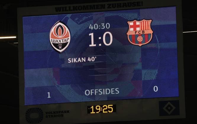 Anzeigentafel 1-0 Fussball, UEFA Champions League, Gruppenphase, Saison 2023-2024, Herren, UCL, Men, Volksparkstadion, FC Shakhtar Schachtar Donezk (UKR) gegen FC Barcelona, Barca