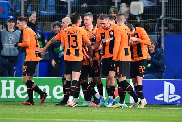 Fussball I Herren I UEFA I Champions League l FC Schachtar Donezk - FC Barcelona, Barca I 4. Spieltag I Gruppe H I Saison 2023-2024 I Shakhtar Donetsk I Barca I 07.11.2023 I Shakhtar Donetsk Torjubel zum 1:0 Torschuetze ist Sikan Danylo (FC Shakhtar Donetsk) , Sportplatz : Volksparkstadion, Hamburg, Stellingen Hamburg Deutschland