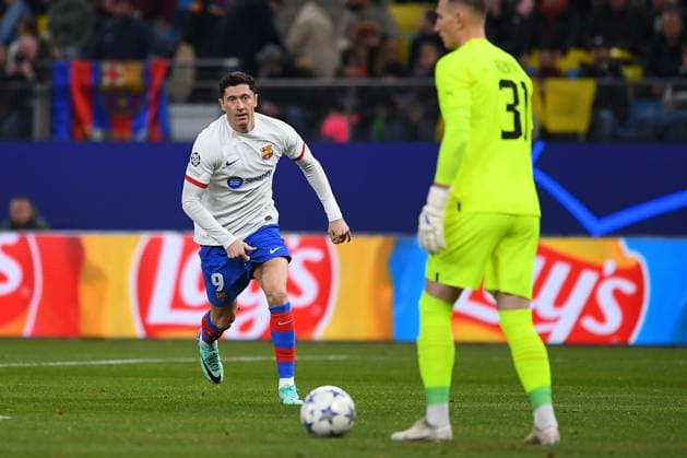 HAMBURG, GERMANY - 7 NOVEMBER, 2023: Robert Lewandowski, The UEFA Champions League match between FC Shakhtar Donetsk vs FC Barcelona, Barca at Volksparkstadion  Copyright: xVItaliixKliuievx