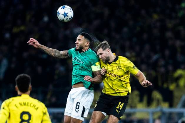 Dortmund, Signal-Iduna-Park, 07.11.23: Jamaal Lascelles (Newcastle) challenges Niclas Füllkrug (Dortmund) during the championsleague match between Borussia Dortmund vs. Newcastle United.