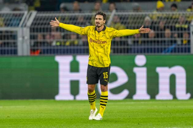 Fußball: Champions League. 4. Spieltag: Borussia Dortmund - Newcastle United am 07.11.2023 im Signal-Iduna-Park: Dortmunds Mats Hummels gibt Anweisungen. WICHTIGER HINWEIS: Gemäß den Vorgaben der UEFA ist es untersagt, in dem Stadion und oder vom Spiel angefertigte Fotoaufnahmen in Form von Sequenzbildern und oder videoähnlichen Fotostrecken zu verwerten bzw. verwerten zu lassen. Copyright: xKirchner DavidxInderliedx
