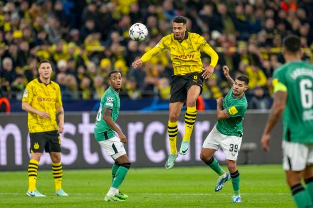 Fußball: Champions League. 4. Spieltag: Borussia Dortmund - Newcastle United am 07.11.2023 im Signal-Iduna-Park: Newcastles Joe Willock (v.li.), Dortmunds Felix Nmecha und Newcastles Bruno Guimaraes kämpfen um den Ball. WICHTIGER HINWEIS: Gemäß den Vorgaben der UEFA ist es untersagt, in dem Stadion und oder vom Spiel angefertigte Fotoaufnahmen in Form von Sequenzbildern und oder videoähnlichen Fotostrecken zu verwerten bzw. verwerten zu lassen. Copyright: xKirchner DavidxInderliedx