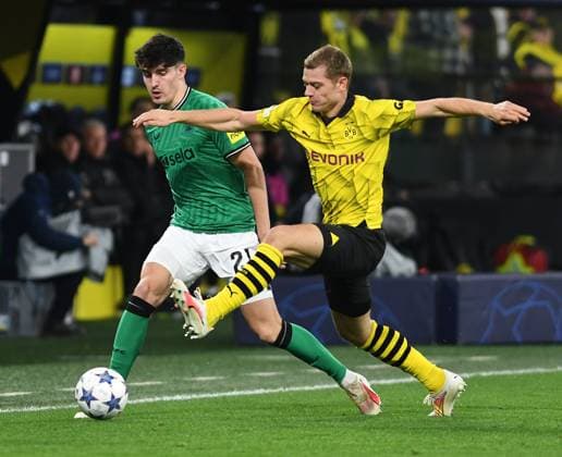 07.11.2023, Dortmund, Germany, Signal-Iduna-Park, Borussia Dortmund vs Newcastle United - UEFA Champions League 2023 2024 - Group F, Tino Livramento (Newcastle United) und Julian Ryerson (Borussia Dortmund) im Zweikampf (Foto Ralf Treese) Dortmund Signal-Iduna-Park North Rhine-Westphalia Germany