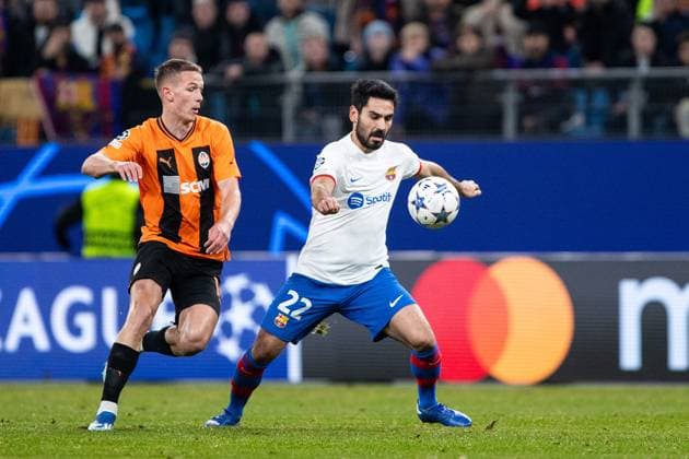 Champions League: FC Shakhtar Donetsk - FC Barcelona, Barca 07.11.2023 Korrektur: Zweikampf Valerii Bondar (FC Shakhtar Donetsk, 5), Ilkay Guendogan (FC Barcelona, 22) Champions League: FC Shakhtar Donetsk - FC Barcelona, Volksparkstadion, Hamburg, 07.11.2023 Copyright: xBEAUTIFULxSPORTS Buriakovx