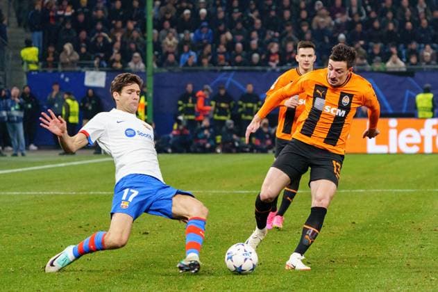 Marcos Alonso FC Barcelona, Barca 17), Giorgi Gocholeishvili (Schachtar Donezk, 13) GER, Schachtar Donezk vs. FC Barcelona, Fussball, Champions League, Gruppe H, Spieltag 4, Saison 2023 2024, 07.11.2023 GER, Schachtar Donezk vs. FC Barcelona, Fussball, Champions League, Gruppe H, Spieltag 4, Saison 2023 2024, 07.11.2023 Hamburg Copyright: xEibner-Pressefoto MarcelxvonxFehrnx EP_MFN
