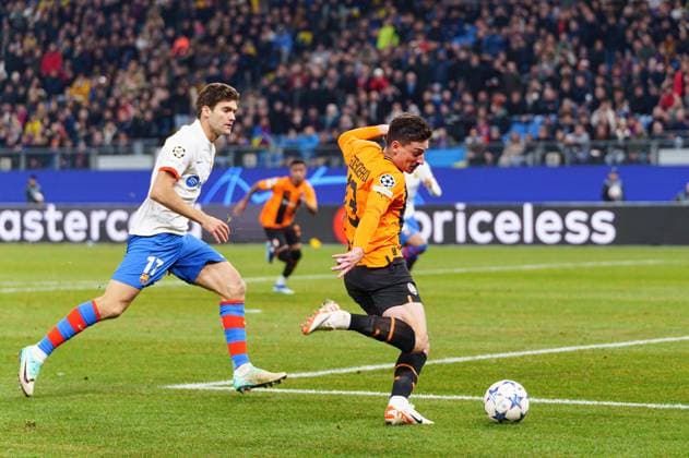 Torschuss Torchance Giorgi Gocholeishvili (Schachtar Donezk, 13) GER, Schachtar Donezk vs. FC Barcelona, Barca Fussball, Champions League, Gruppe H, Spieltag 4, Saison 2023 2024, 07.11.2023 GER, Schachtar Donezk vs. FC Barcelona, Fussball, Champions League, Gruppe H, Spieltag 4, Saison 2023 2024, 07.11.2023 Hamburg Copyright: xEibner-Pressefoto MarcelxvonxFehrnx EP_MFN