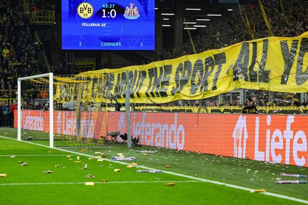 Borussia Dortmund v Newcastle United Champions League 07 11 2023. Borussia Dortmund fans throw debris onto the pitch during the Champions League match between Borussia Dortmund and Newcastle United at Signal Iduna Park, Dortmund, Germany on 7 November 2023. Editorial use only , Copyright: xNigelxKeenex PSI-18358-0031