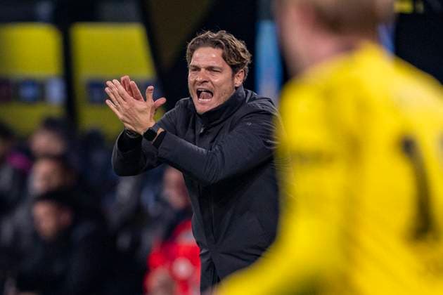 Fußball: Champions League. 4. Spieltag: Borussia Dortmund - Newcastle United am 07.11.2023 im Signal-Iduna-Park: Dortmunds Trainer Edin Terzic gibt Anweisungen. WICHTIGER HINWEIS: Gemäß den Vorgaben der UEFA ist es untersagt, in dem Stadion und oder vom Spiel angefertigte Fotoaufnahmen in Form von Sequenzbildern und oder videoähnlichen Fotostrecken zu verwerten bzw. verwerten zu lassen. Copyright: xKirchner DavidxInderliedx